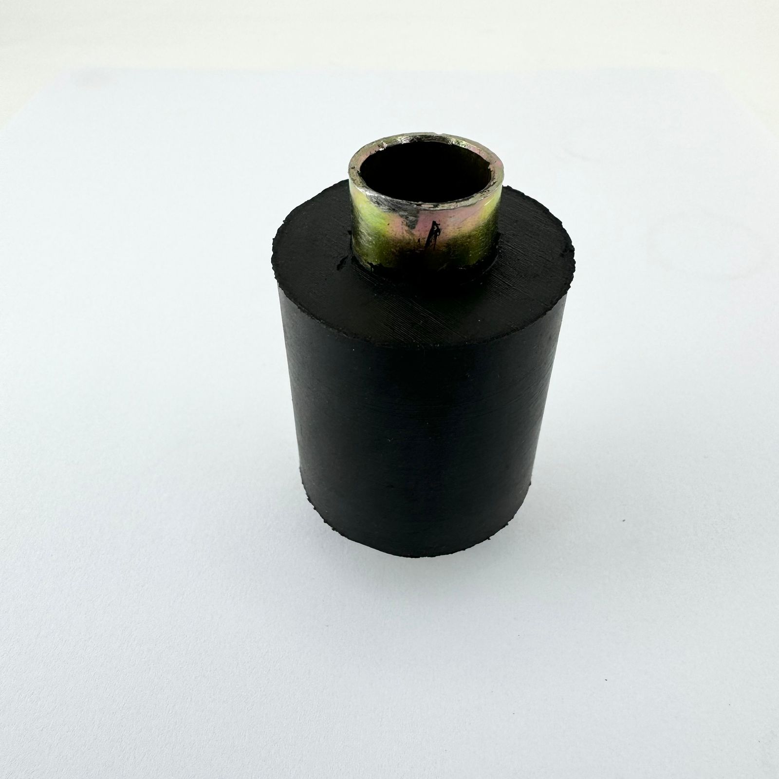 Z848 - BUCHA DA PENEIRA PARA COLHEITADEIRA JOHN DEERE: AZ27684